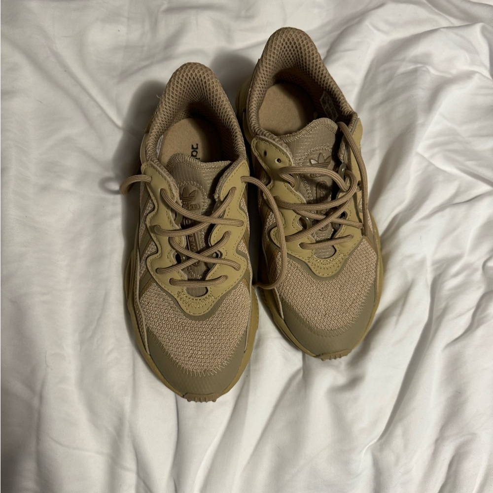 Women’s Adidas Ozweego shoes